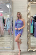 Schönes Ein-Schulter-Langarm-Kleid mit Pailletten für den Homecoming-Ball
