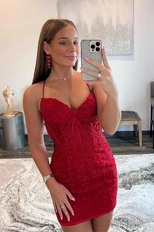 Schönes rotes Spaghettiträger-Trägerloses Kurzes Homecoming-Kleid Mit Spitze