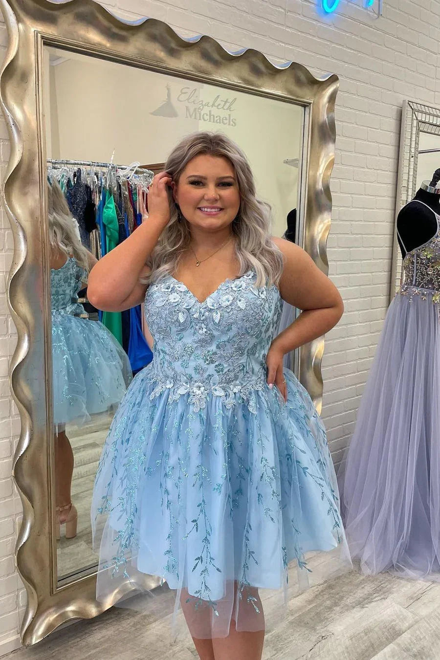 Schönes himmelblaues A-Linien-Applikationskurzballkleid für den Homecoming