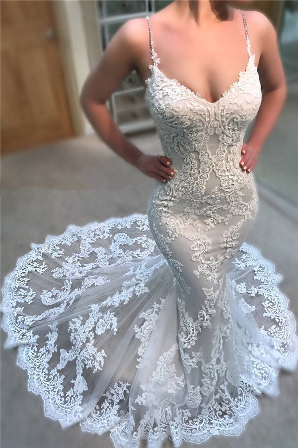 Schönes Spaghetti-Träger-Spitzen-Brautkleid im Angebot – Meerjungfrauenkleider für Hochzeiten