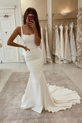 Schönes Brautkleid mit langen Trägern und Spaghettiträgern
