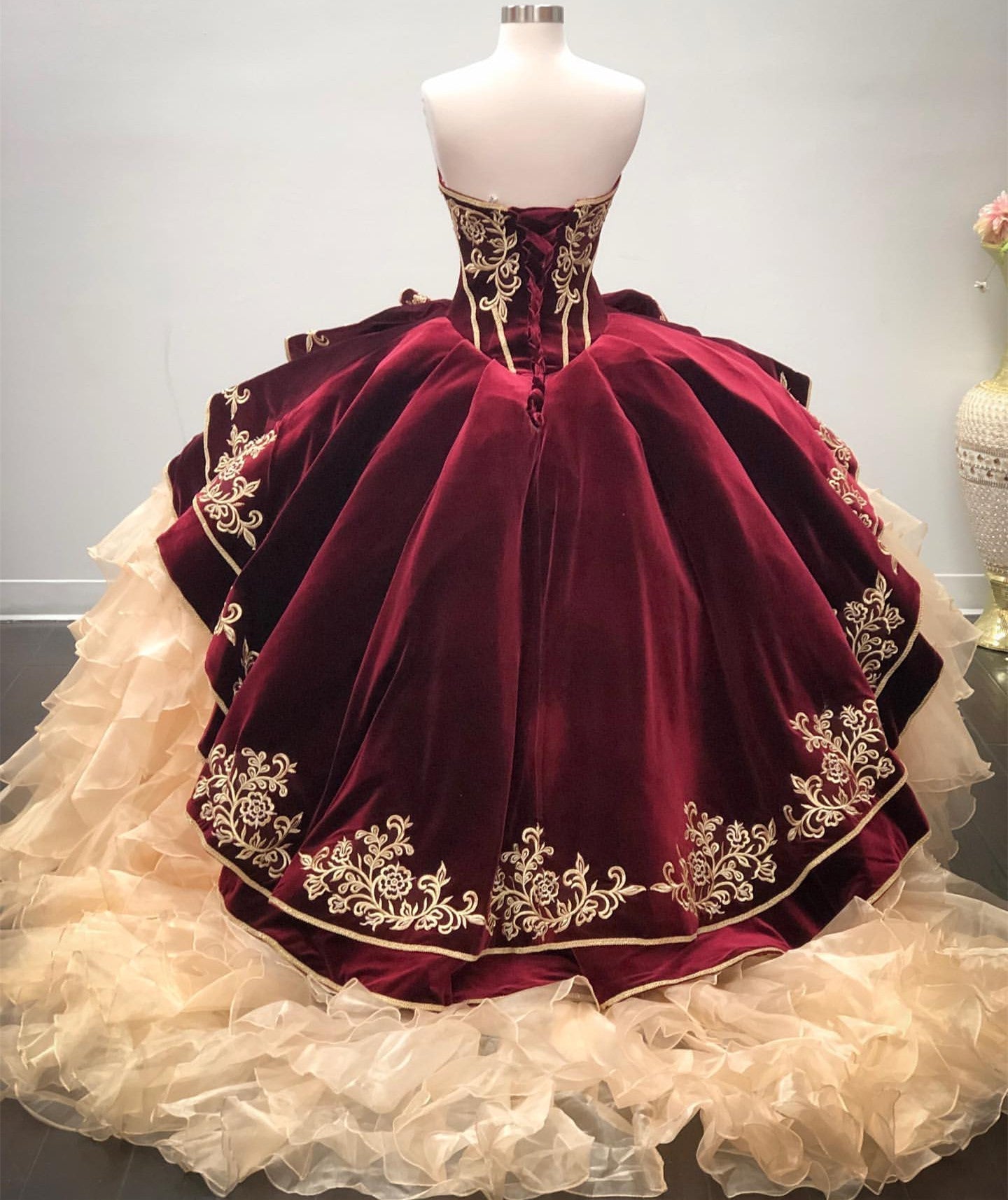Melhor vestido de baile comprido em organza com decote em coração para quinceanera