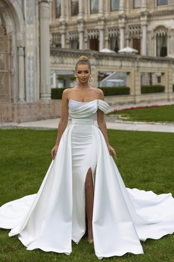 Biztunnel Fabulous Lange Meerjungfrau Ein Schulter Kapellenzug Satin Hochzeitskleid mit Rüschen