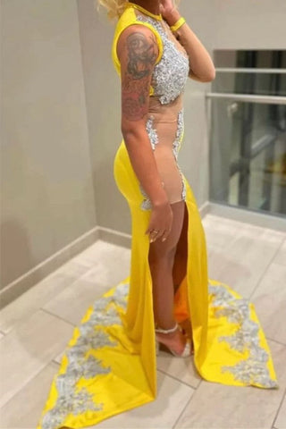 Biztunnel – Fabelhaftes, langes Meerjungfrau-Ballkleid aus Satin mit Perlen und Schlitz in Gelb