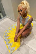 Vestido de fiesta largo sirena satinado con incrustaciones de joyas en amarillo fabuloso con abertura Biztunnel