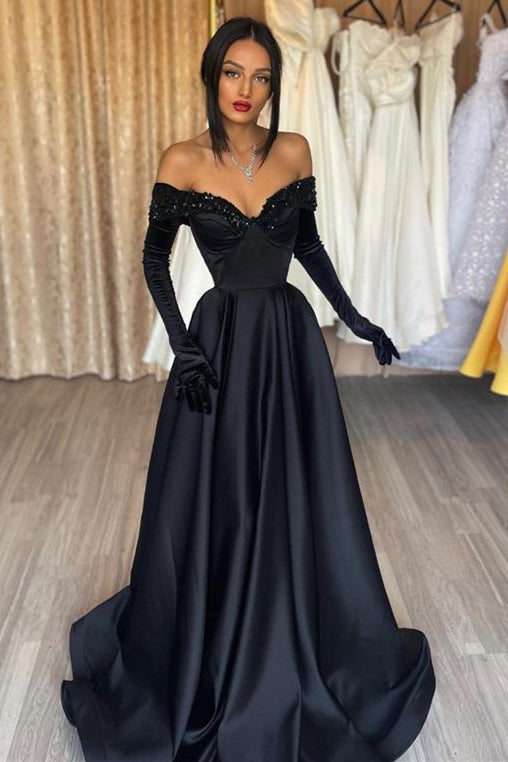 Vestido de festa preto comprido em cetim com corte A e ombros à mostra com luvas