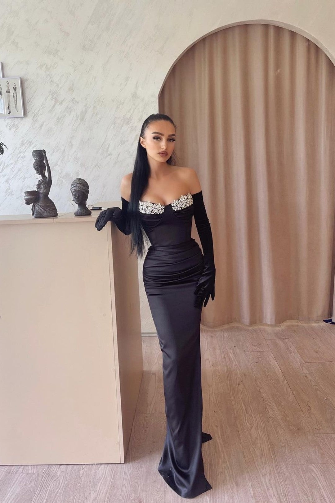 Black Long Mermaid Appliques Satin Evening Dress with Gloves