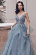 Robe de soirée longue en organza avec encolure en V et volants gris bleu PSK016