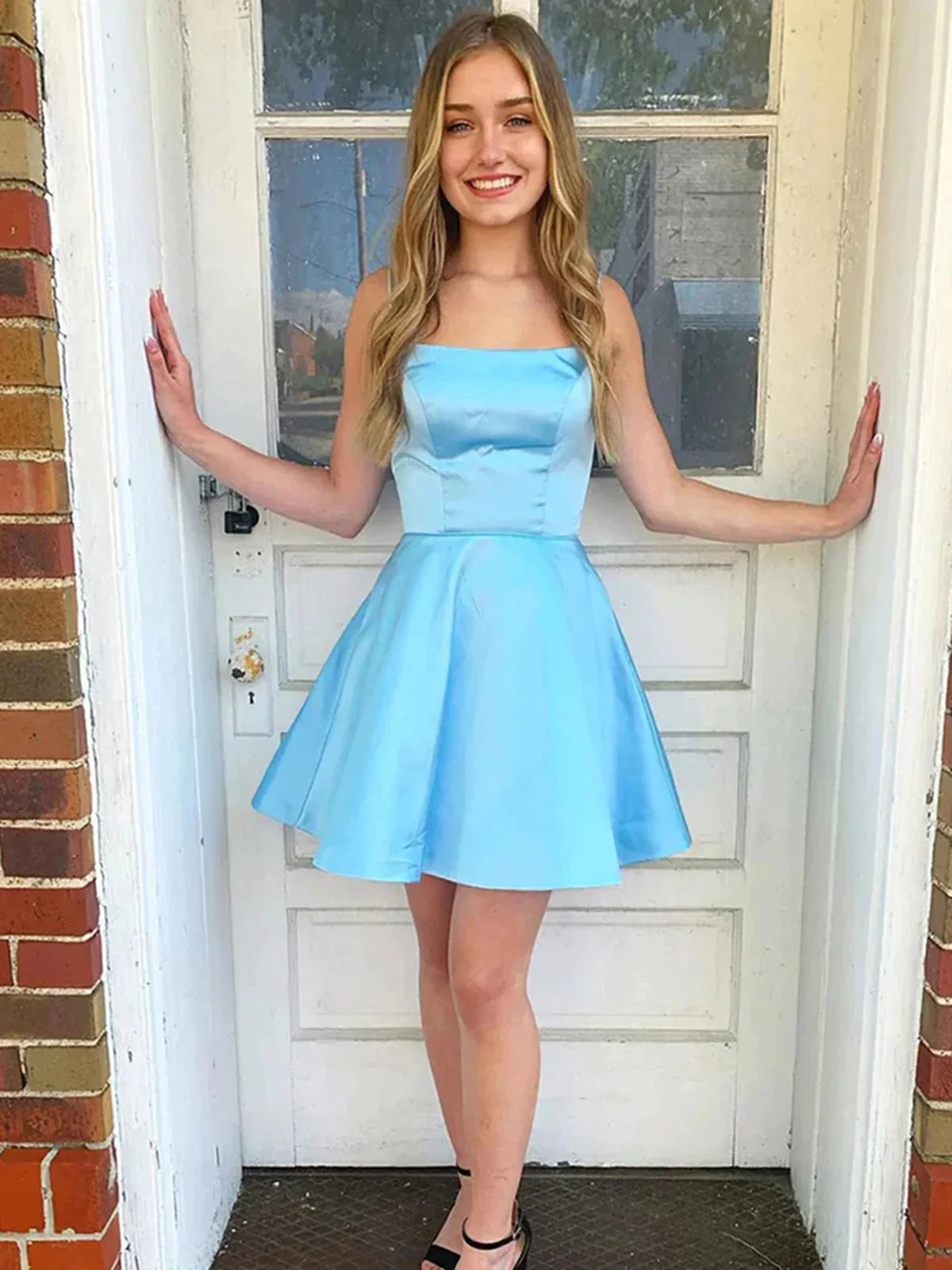 Blaues kurzes A-Linien trägerloses Abendkleid mit offenem Rücken für Abschlussball und Homecoming