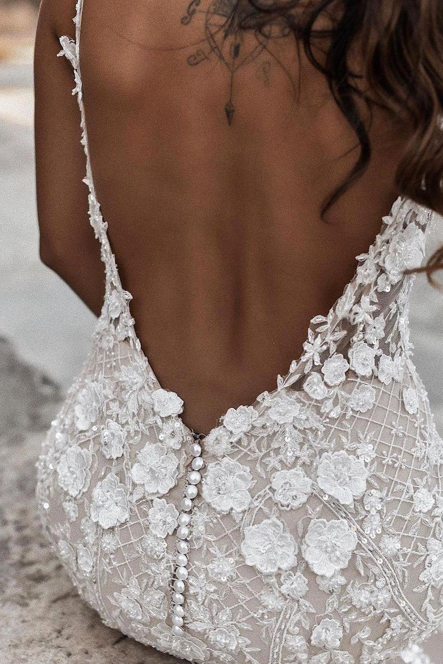 Boho-Ärmelloses Blumenmermaid-Hochzeitskleid Rückenfreies Brautkleid