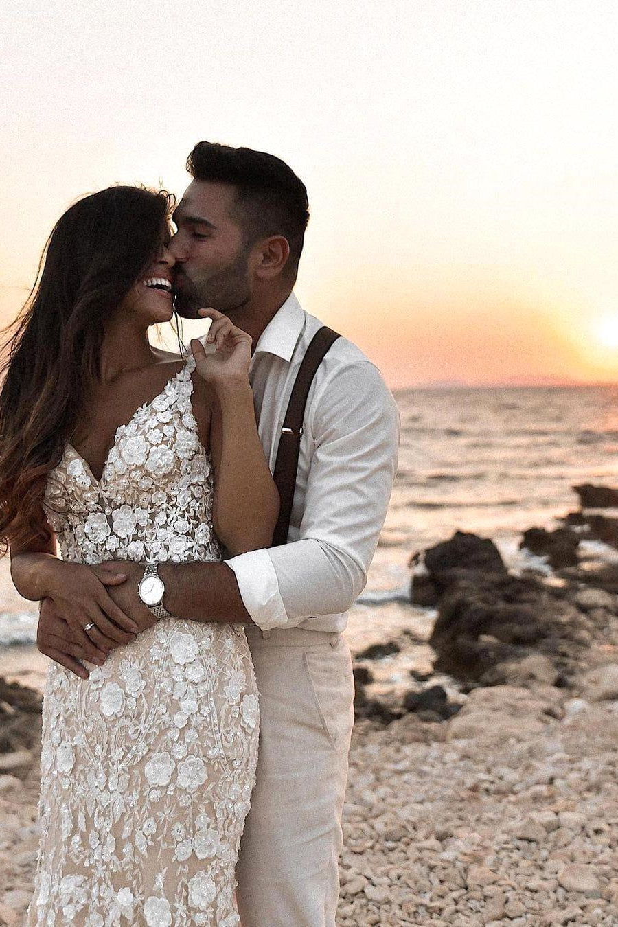 Boho-Ärmelloses Blumenmermaid-Hochzeitskleid Rückenfreies Brautkleid