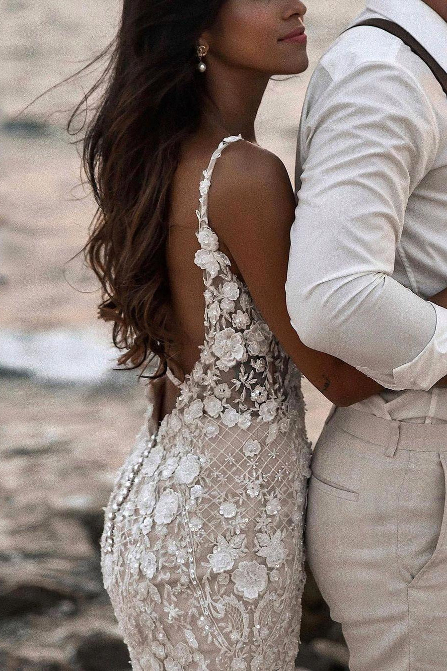 Boho-Ärmelloses Blumenmermaid-Hochzeitskleid Rückenfreies Brautkleid