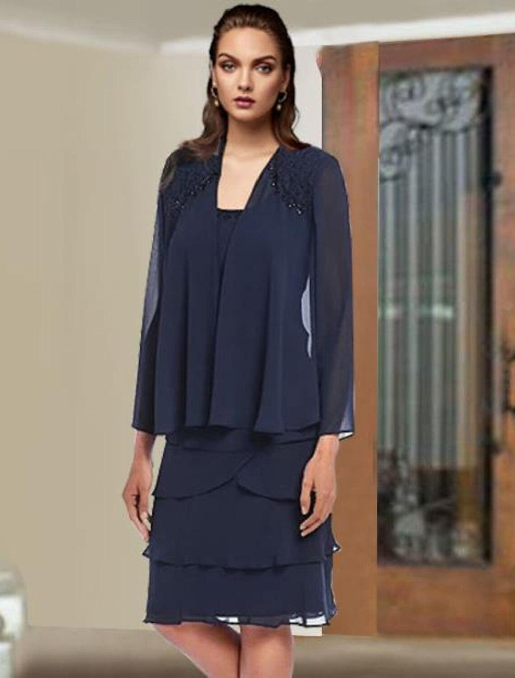 Vestido de mãe da noiva de duas peças, elegante, com decote redondo, comprimento até ao joelho, em chiffon e renda, sem mangas, com folhos e missangas