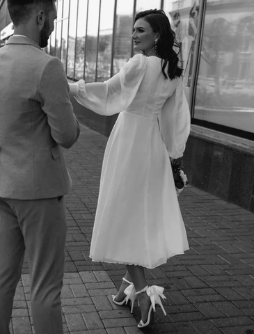 Brautdusche Kleine weiße Kleider Brautkleider Knöchellang A-Linie Langarm V-Ausschnitt Chiffon mit Volltonfarbe