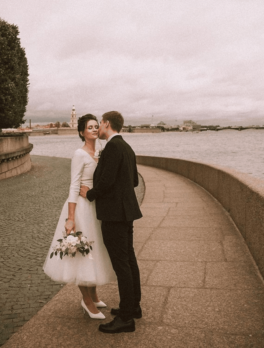 Bridal Shower Vintage 1940s / 1950s Little White Dresses Wedding Dresses Tea Length A-Line Long Sleeve V Neck Satin With Solid Color