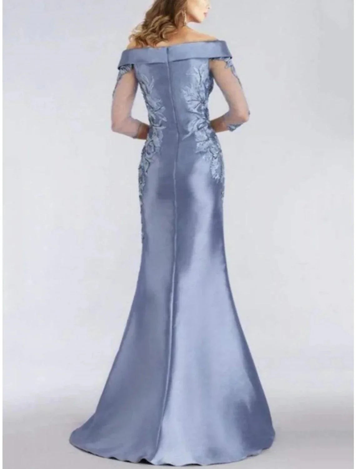 Vestido tubinho/coluna para mãe da noiva, convidada de casamento, elegante, ombro descoberto, cauda/escova comprida, cetim elástico, manga 3/4 com renda, cor sólida