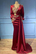 Vestido de Noche Largo de Satén con Mangas Largas, Volantes y Cuentas en Estilo Sirena Color Borgoña