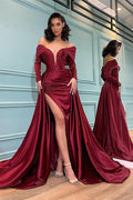 Robe de soirée bustier en satin sirène à manches longues bordeaux
