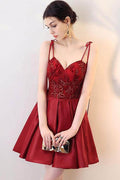 Abito da ballo corto bordeaux in pizzo con scollo a V PD142