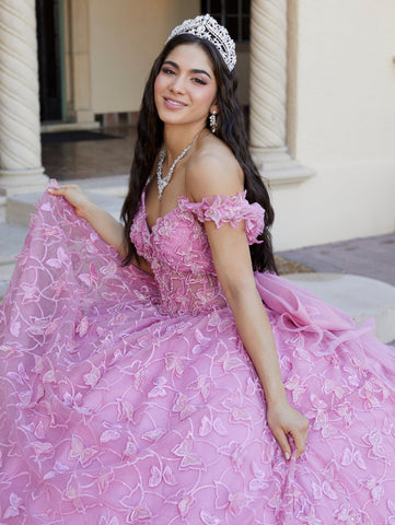 Quinceanera-Kleid mit Schmetterlings-Cape-Ärmeln von House of Wu 26062