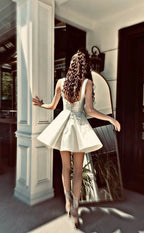 Vestido elegante de línea A con tirantes, satén marfil, corto para el baile de bienvenida, vestido de cumpleaños Y7658