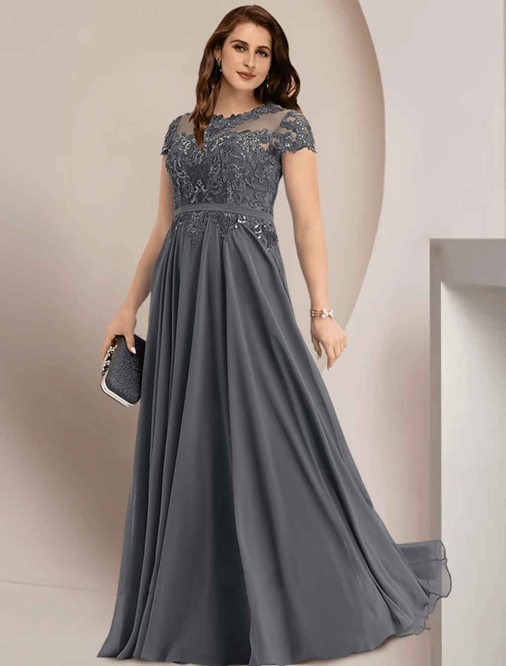 Vestido de mãe da noiva plus size, elegante, com decote em joia, comprimento até ao chão, em chiffon e renda, manga curta com pregas e lantejoulas