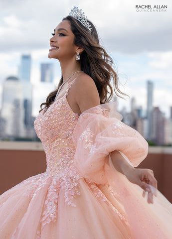 Quinceanera-Kleid mit Cape-Ärmeln von Rachel Allan RQ1133