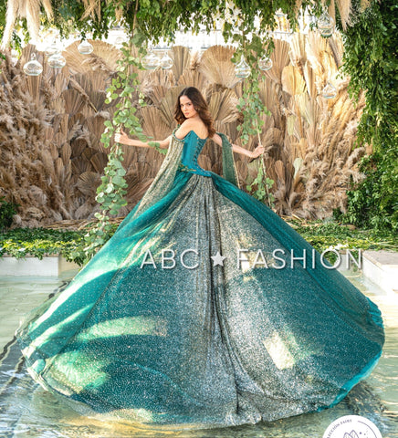 Quinceanera-Kleid mit Cape-Ärmeln von Ragazza D84-584