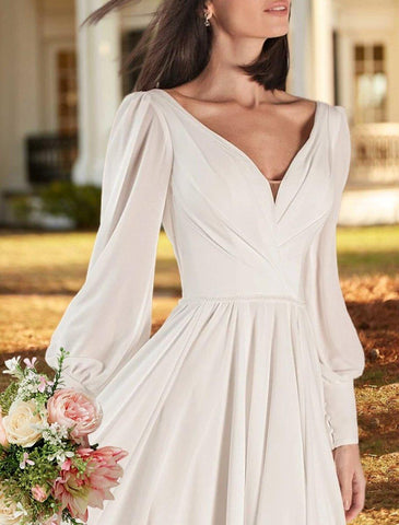 Lässige Brautkleider A-Linie V-Ausschnitt Langarm Sweep/Pinsel Schleppe Chiffon Brautkleider mit Falten