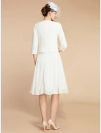 Vestido de mãe da noiva em duas peças, corte A, elegante, pequeno, decote em joia, comprimento até ao joelho, chiffon, renda, manga 3/4 com pregas, cor sólida