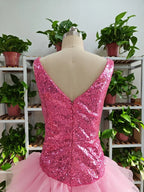 Vestido Bonito de Cuello en V Rosa Corto para Baile de Bienvenida y Faldón de Tul con Volantes Rosa Vestido de Cumpleaños F1069
