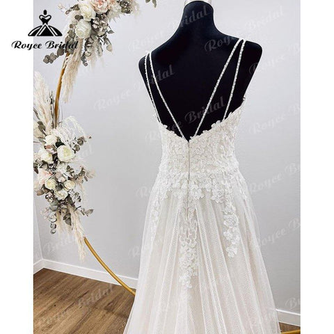 Charmantes ärmelloses Brautkleid in A-Linie mit Spitzenapplikationen, V-Ausschnitt, offenem Rücken, Schleppe, Tüll, Strandkleid für Damen, standesamtliche Brautkleider 