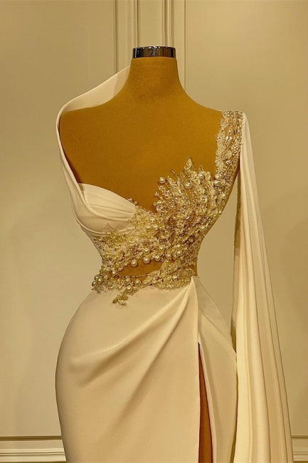 Charmantes asymmetrisches Perlenbesatz-Meerjungfrauen-Brautkleid mit Rüschen