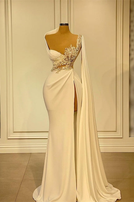 Charmantes asymmetrisches Perlenbesatz-Meerjungfrauen-Brautkleid mit Rüschen
