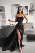 Bezauberndes schwarzes langes Meerjungfrau-Abendkleid mit Herzausschnitt und Spitzenapplikation