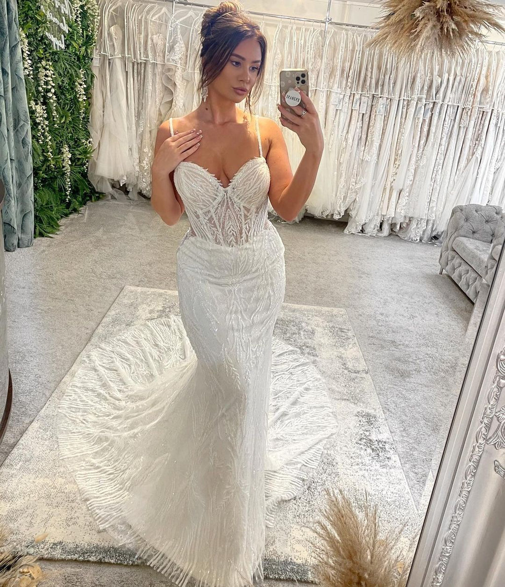 Charmantes bodenlanges Brautkleid mit süßem Herzausschnitt, ärmellos, mit Trägern und Meerjungfrauenschnitt sowie Kapellenschleppe