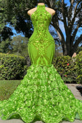 Robe de bal dos nu en satin et dentelle, longue et sirène, à col bénitier charmante