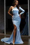 Encantador vestido de fiesta de satén azul cielo de sirena con un hombro y abertura frontal