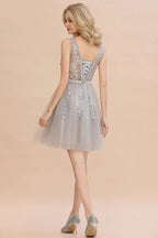 Reizendes V-Ausschnitt-Tüllspitzen-Applikationen Kurzes Homecoming-Kleid A-Linie Rückenfreies Partykleid