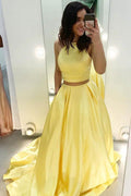Robe de bal longue jaune en satin à deux pièces avec col bâteau PG678