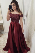 Elegante Abito da Sera Lungo fino a Terra in Satin e Pizzo Bordeaux Spalla Scoperta PG897