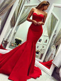 Robe de bal longue et chic en satin rouge, style sirène et décolleté cœur