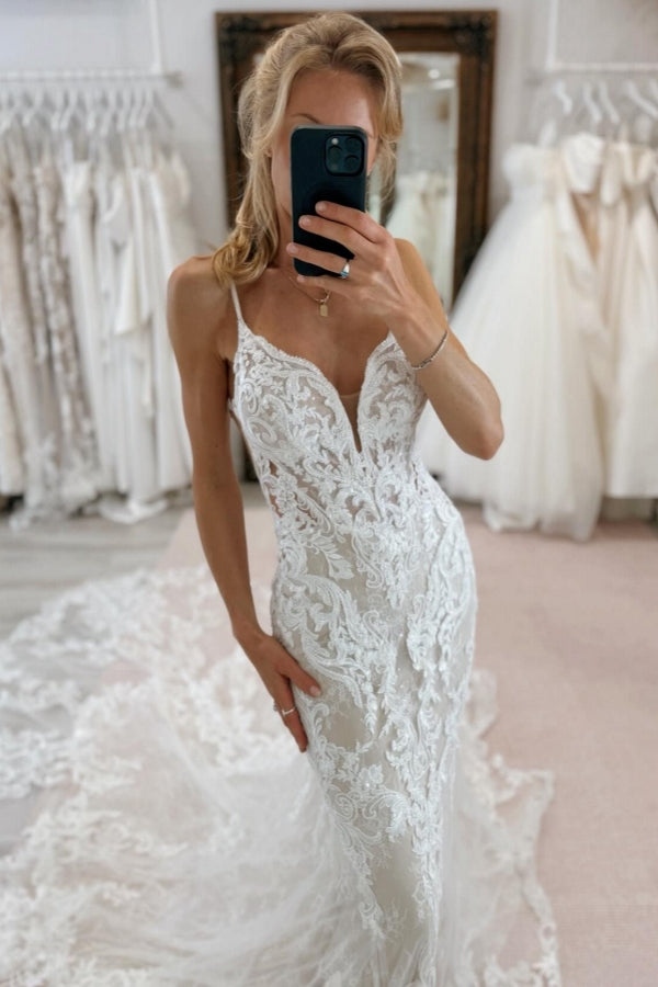 Chices langes Meerjungfrau-V-Ausschnitt-Trägerkleid mit Rückenfreier Spitze als Hochzeitskleid