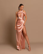 Vestido de noite comprido, sereia, sem mangas, sem alças, com racha