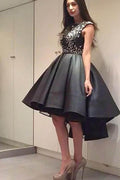 Schickes, modernes, funkelndes, perlenbesetztes High-Low-Heimkehrkleid aus schwarzem Organza PG178