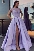 Schickes langes Ballkleid aus Satin in Lavendel mit geteilter Perlenbesatz PG672 