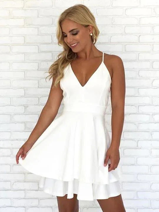 Kurzes Chiffon-Kleid mit V-Ausschnitt und Trägerbändchen für den Homecoming-Ball