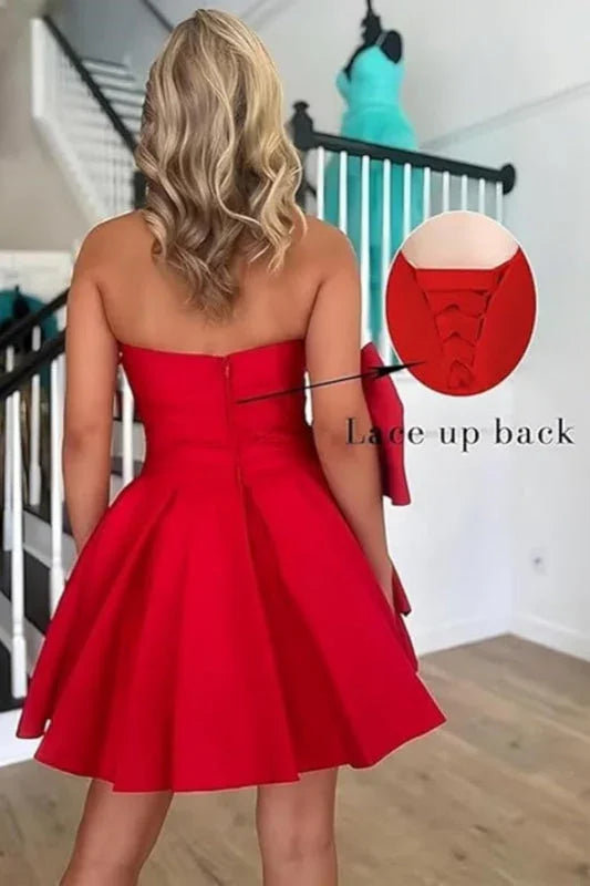 Stilvolles ärmelloses gerüschtes kurzes Homecoming-Kleid Einfaches Mini-Partykleid mit Schleife