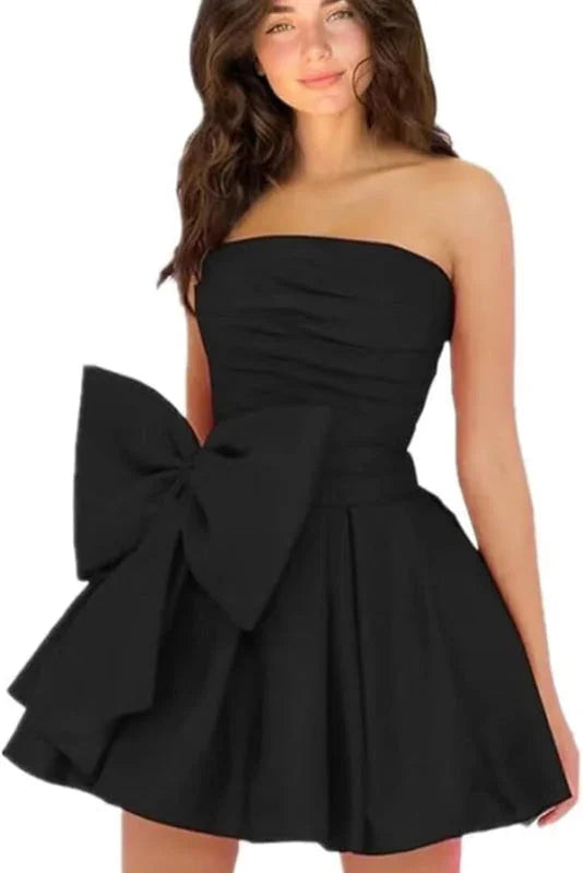Stilvolles ärmelloses gerüschtes kurzes Homecoming-Kleid Einfaches Mini-Partykleid mit Schleife