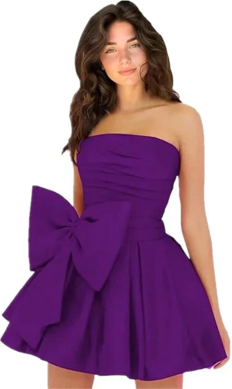 Stilvolles ärmelloses gerüschtes kurzes Homecoming-Kleid Einfaches Mini-Partykleid mit Schleife